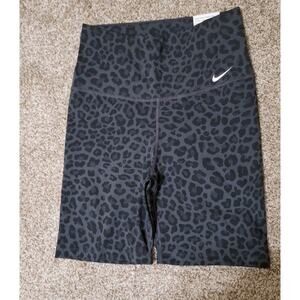 NWT Nike One Dri Fit Womens High Rise Tight Fit 7" Training Shorts Size Small